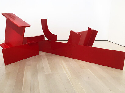 London (1966), Painted steel, 105.5 x 376 x 206 cm. ph. Neil Powell

