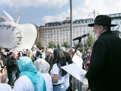 La Mela Reintegrata, Piazza Duca d'Aosta, Milano. Ph. Enrico Amici