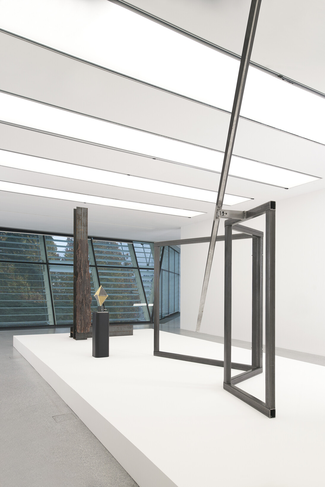 Carol Bove, New setting for ‘Ambiente’ (2014), Courtesy the Artist, Maccarone, New York and David Zwirner, New York/London, Installation view, Carol Bove/Carlo Scarpa, Museion, Bolzano © Museion, photo Augustin Ochsenreiter
