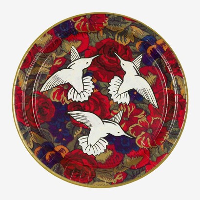 Feliciano Centurión, Untitled (Birds), c. 1990s, Acrylic Paint on Paper Plates, 85 cm (Plate Circumference). Photo: Eva Herzog, Courtesy of Cecilia Brunson Projects.