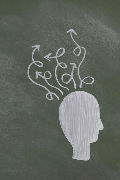 Este trastorno suele traer dificultades en la concentración, impulsividad y regulación emocional, afectando varios aspectos de la vida cotidiana