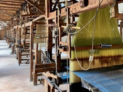 Foto del primo restauro dei telai, gentile concessione dell'Ing. Antonio Cesare Arena. Museo della Seta, San Leucio, Caserta, Italia