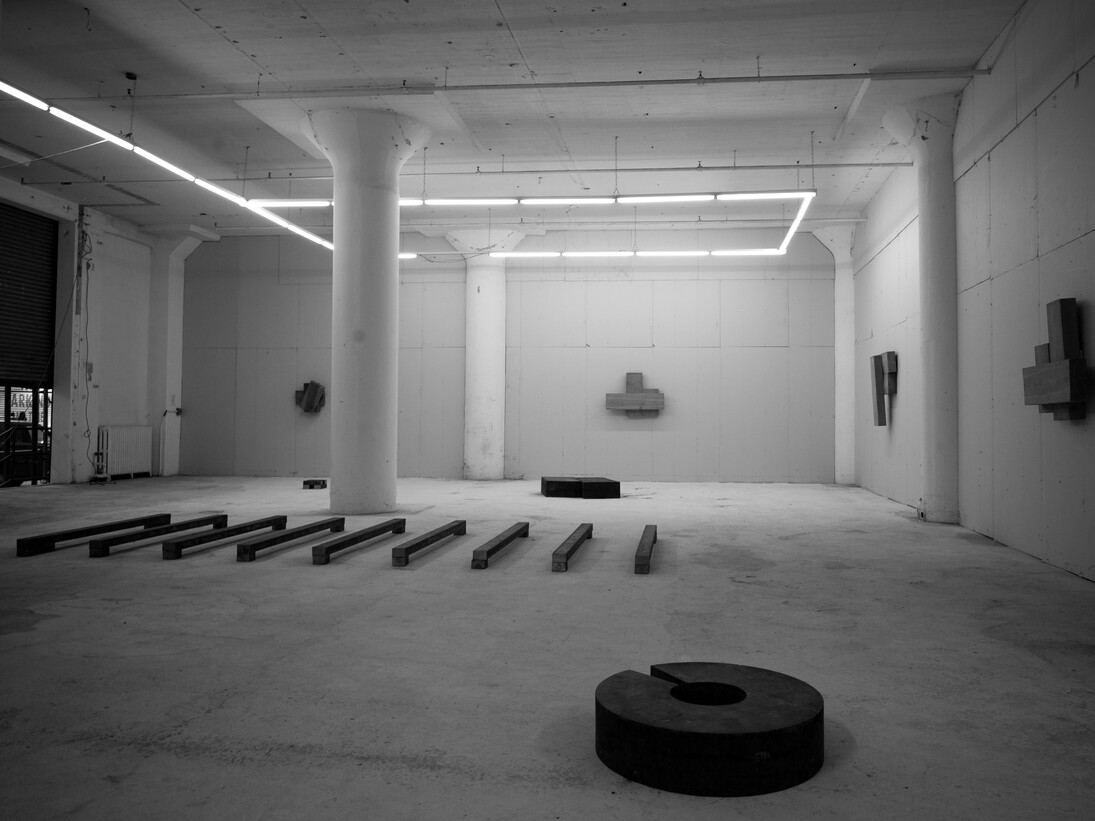 Richard Nonas, Untitled [514 West 26th Street, Building Site], 2013, Temporary Installation, Phase 1, Steel and Wood, Dimensions variable, Fergus McCaffrey, New York. ©Richard Nonas. Courtesy of Fergus McCaffrey Gallery