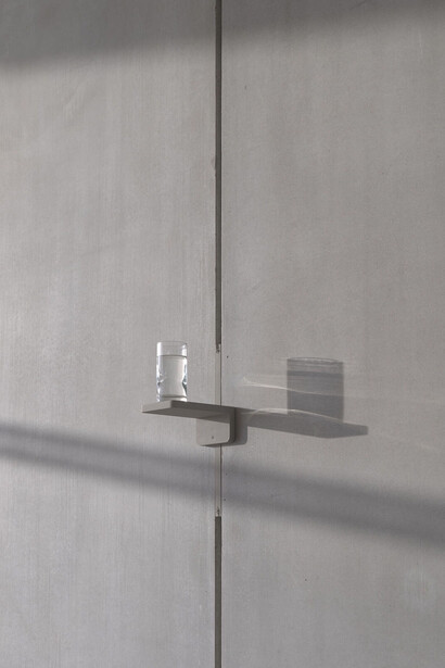 Pope.L, Well (Whitney version), 2019 (installation view, Pope.L: Choir, Whitney Museum of American Art, New York, October 10, 2019–February 2020). Wood, glass, water. Collection of the artist; courtesy Mitchell-Innes & Nash, New York. Photograph by Ron Amstutz. © Pope.L