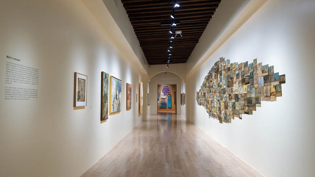 Una vuelta en espiral. 35 años Colección Museo Amparo, vista de exhibición. Cortesía del Museo Amparo