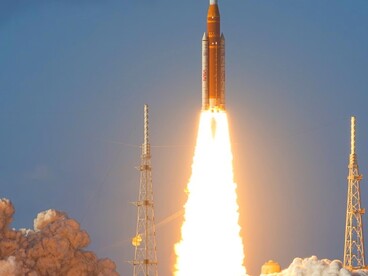 Il razzo Space Launch System (SLS) della NASA e la navicella spaziale Orion decolleranno per il volo di prova Artemis II mercoledì 1 aprile 2026 dal Complesso di lancio 39B del Kennedy Space Center della NASA in Florida. Il decollo dal Complesso di lancio 39B è avvenuto alle 18:35 EDT. Crediti fotografici: NASA/John Kraus