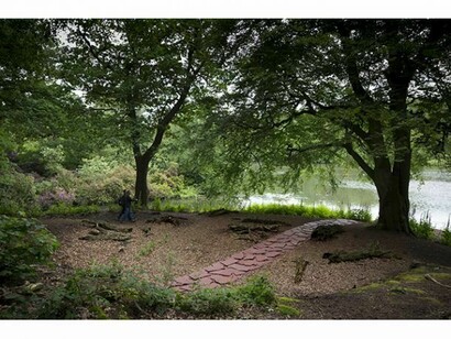 Richard Long, Red Slate Line, 1986, Courtesy the artist and Haunch of Venison, Copyright the artist