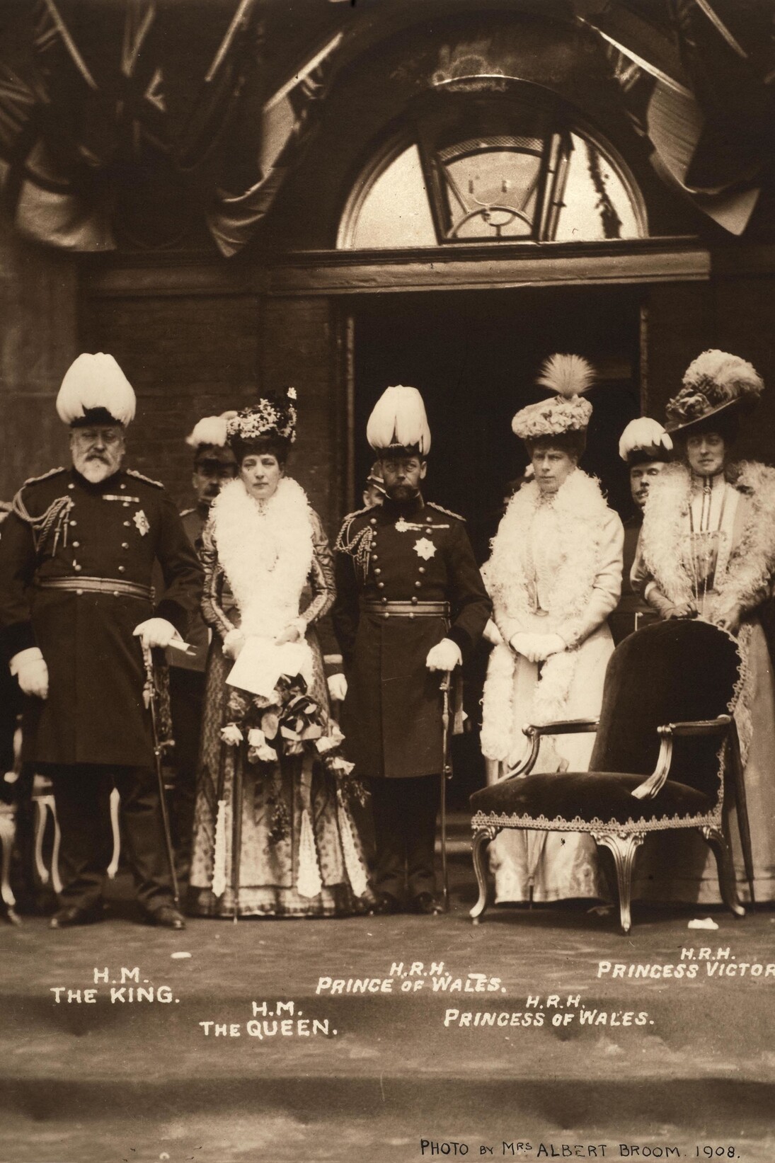 Christina Broom, King Edward VII, Qu Alexandra, future Kg George V and Qu Mary, and Princess Victoria at the Duke of York’s School, Chelsea, 1908 © Museum of London