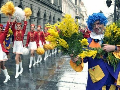 No final do janeiro Herceg Novi festeja o Festival da Mimosa