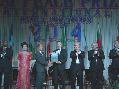 Dominique Hoppe, presentation of the Gusi peace prize