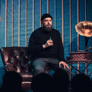 Exister, définition. De l’infiniment grand à l’infiniment con. Avec l'aimable autorisation du Les Théâ Tres