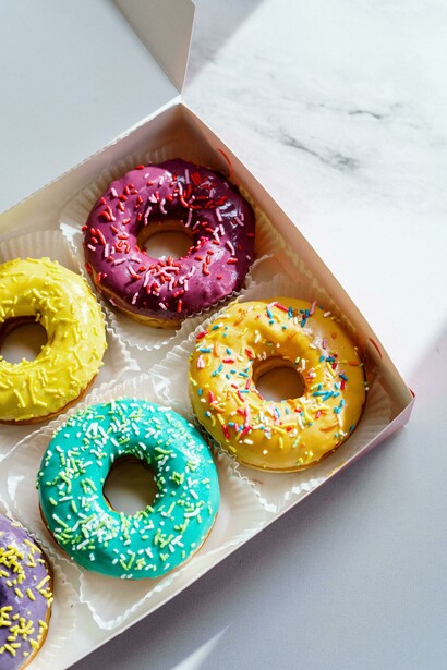 Donuts colorati. Gli additivi alimentari tra sostenibilità e salute: bilanciare l'innovazione con la sicurezza alimentare