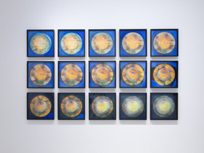 Olafur Eliasson, Tu inconmensurable expansión de llamaradas, vista de exhibición. Cortesía de la Galería Elvira González