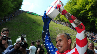 Un turista estadounidense se proclama vencedor del "Cooper's Hill Cheese Rolling and Wake"