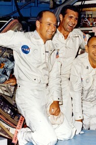 L’equipaggio di Apollo-12 durante una sessione di prove a bordo del Modulo di Comando “Yankee Clipper”. Da sinistra: il comandante Charles “Pit” Conrad; Richard Gordon Pilota CM e Alan Bean Pilota LM ,29 settembre 1969 (Credit NASA)