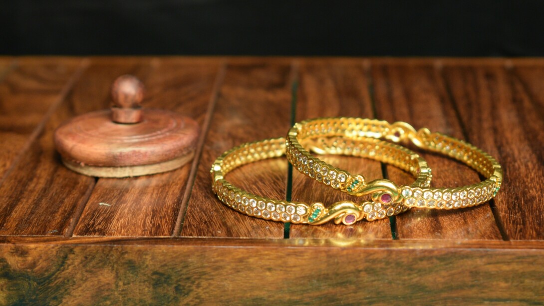 Nell’antichità il lusso era legato all’oro, alle pietre preziose e agli oggetti rari che simboleggiavano potere politico e religioso