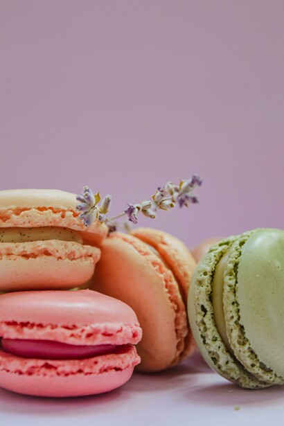 Macarons colorati. Conservanti, coloranti, antiossidanti: comprendere le diverse funzioni degli additivi alimentari