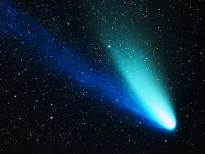 Cometa de doble cola en el espacio