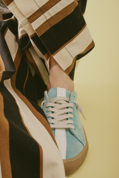 Sneaker by TheVerticaLine in 100% pelle scamosciata