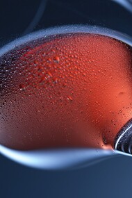 Da Bacco a Maometto: l'evoluzione del divieto dell'alcol nelle religioni abramitiche. L'evoluzione storica del divieto dell'uso di alcolici nelle religioni abramitiche, dalla venerazione del vino nell'antichità al divieto assoluto nell'Islam. Le ragioni dietro questo cambiamento e le implicazioni culturali e religiose nelle comunità moderne