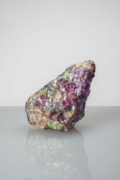 Kıymet Daştan
Unutma(ma)ktan Korkuyorum
I Am Afraid To (Not) Forget, 2019
Unutma Taşları serisi I Oblivion Stones series, 2019-2020 Optik malzeme I Optical media
Çeşitli boyutlarda I Dimensions variable