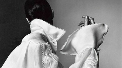 La camicia bianca, un must di Ferré