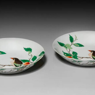Dish with bird on fruit tree branch, China, Jiangxi province, Jingdezhen kilns, Qing dynasty, 1662–1722. Courtesy of Cleveland Museum of Art