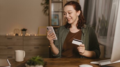 Em uma das aulas, solicitei aos meus alunos que me falassem o nome de diferentes bancos que eles conheciam ou lembravam. Para mim, seria extremamente natural que eles citassem os mais tradicionais como Bradesco, Itaú, Santander e afins. Então, para minha surpresa, as empresas mais citadas foram: NuBank, Inter, PicPay. Em alguns casos apareceram Itaú e Banco do Brasil