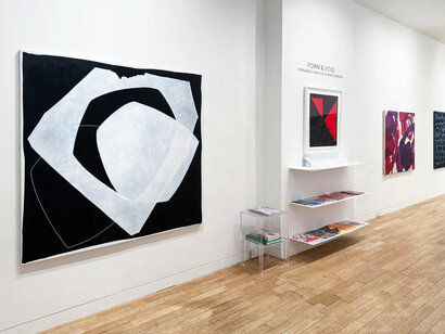 Fernando Varela and Carmen Herrera, Form and void, exhibition view. Courtesy of Upsilon Gallery