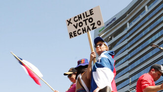 Ciudadanos chilenos en una manifestación a favor del Rechazo hacia el nuevo texto constitucional