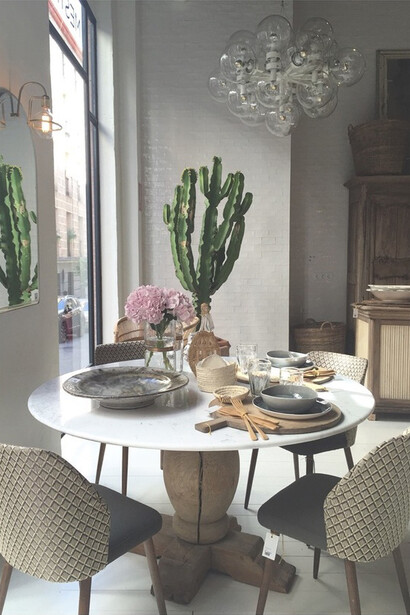 Mesa y sillas de Mestizo Contemporary Store