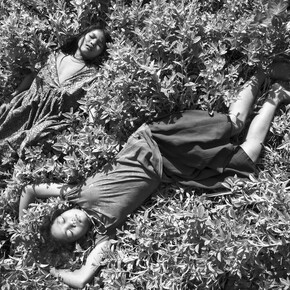 Pierre de Vallombreuse, Enfants Palawan après le jeu (Palawan children after games), Courtesy Galerie Argentic © Pierre de Vallombreuse