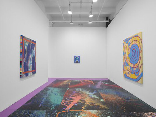 Sarah Cain, The Sun Will Not Wait, 2019, Installation view, Honor Fraser Gallery, Los Angeles, CA. © Sarah Cain, Courtesy Galerie Lelong & Co., New York.
