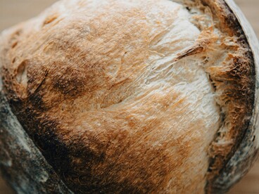 Il culto di Sant’Agata è legato anche al pane, che viene benedetto durante le celebrazioni come simbolo di protezione e prosperità