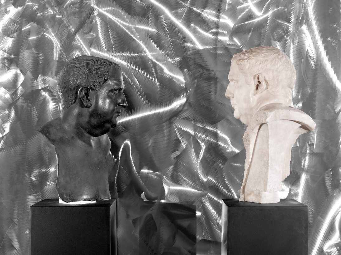 Bizhan Bassiri - La caduta delle meteoriti - Venezia, Museo Archeologico Nazionale (2011), ph. Mario Di Paolo 