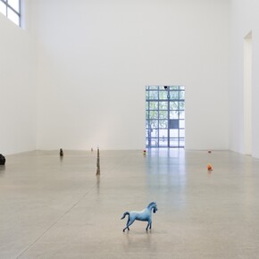 Urs Fischer, Exhibition view. Courtesy of Massimo De Carlo