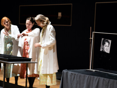 Erinnerung eines Mädchens (A girl's story). Courtesy of Residenztheater