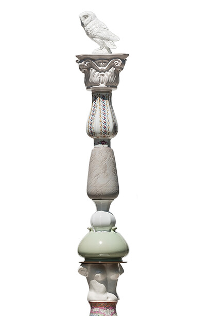 Luca Freschi, Cariatide 03 (Civetta), 2019, terracotta ceramica e legno, cm 44x44x390, particolare #1
