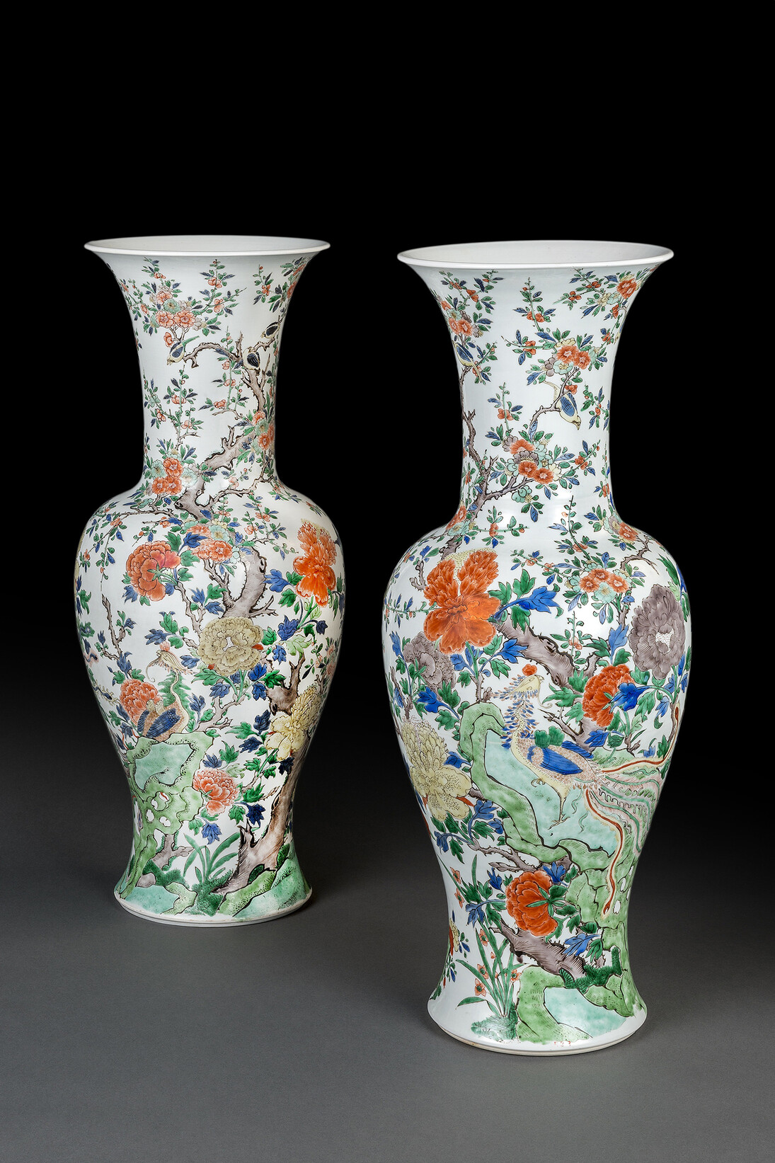 Two Famille verte 'Phoenix Tail' vases. Exhibitor: Luis Alegria