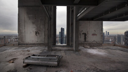 Marco Garofalo – Milano vista dalla torre Galfa in ristrutturazione
