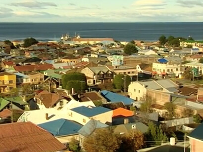 El movimiento de los marinos antigolpistas, estigmatizado por los justificadores del golpe, que lo presentan como una pieza mayor del Plan Z, ha sido deformado, sin que hasta ahora se haya efectuado un trabajo metódico de reconstitución histórica. Punta Arenas, Magallanes, Chile