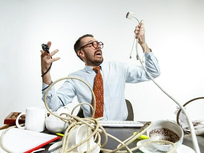 In a fast-paced world, the overwhelming number of wires in the workplace fuels stress and digital anxiety