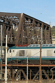 Il viadotto "Coronata" nel punto in cui sovrappassava la linea Genova-Ventimiglia (ph Giorgio Scagni), 2007