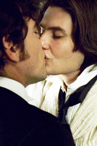 Dorian Gray e Basil Hallward in una scena del film 