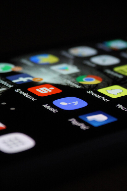 I social come Facebook, Instagram, Snapchat offrono ai giovani dei modelli di confronto irraggiungibili