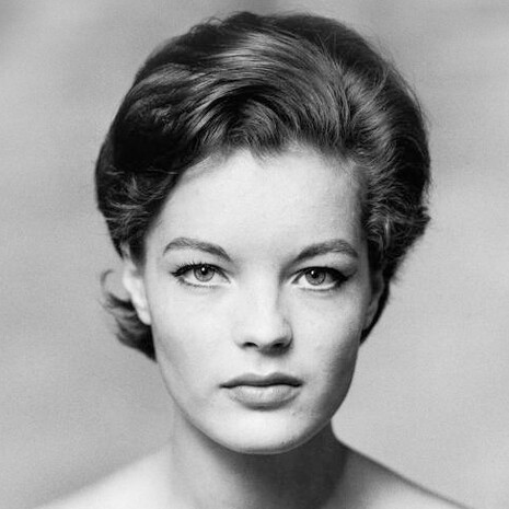 Romy Schneider, a partir de la década de los 70, intentó desencasillarse del personaje que le dio fama, realizando roles distintos, pero su vida personal se tornó turbulenta