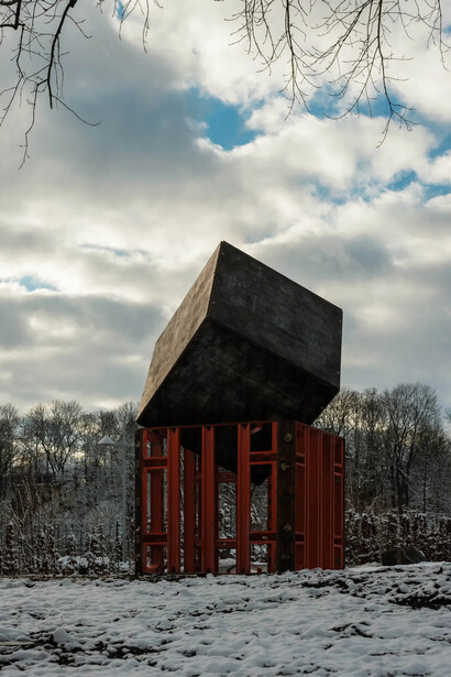 Various artists, Collateral sculptures exhibition view. Courtesy of Kunstsammlungen Chemnitz