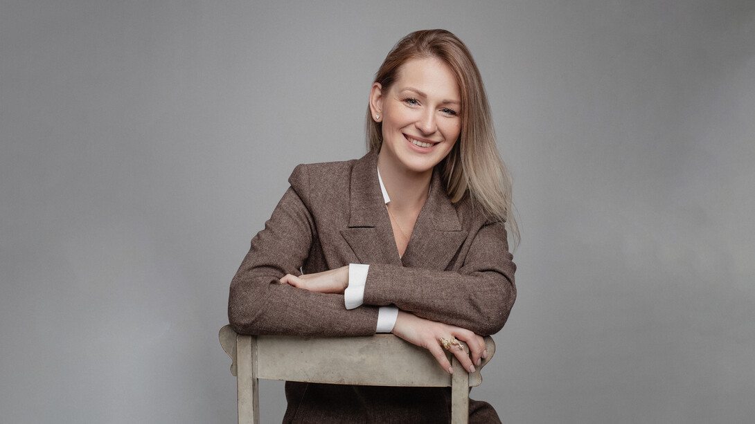 Daria Usova, invented her own “Pieces Art” collage technique, a mosaic-like method, which results in a collage’s visual semblance to a painting