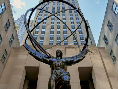 Atlas, del escultor Lee Lawrie  en el Rockefeller Center de Nueva York, EE. UU.