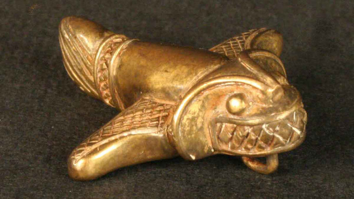 Pendiente zoomorfo: pez-felino

Materiales: Metal

Tardío. V-VI 700- 1530 d.C.